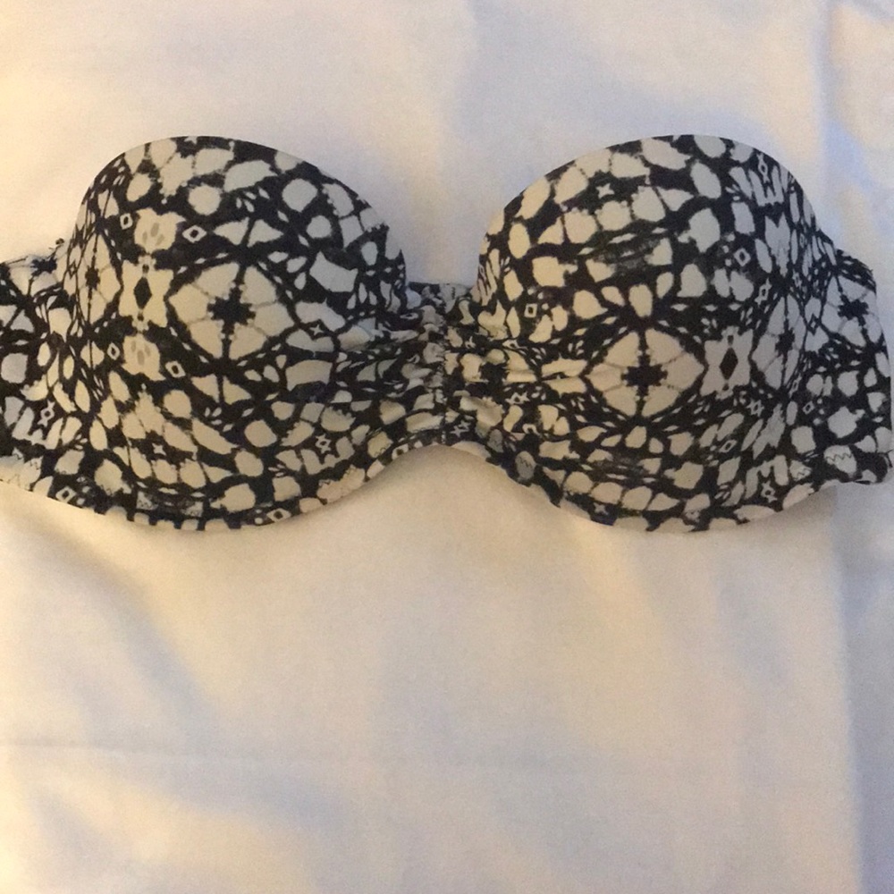 Strapless bikini top